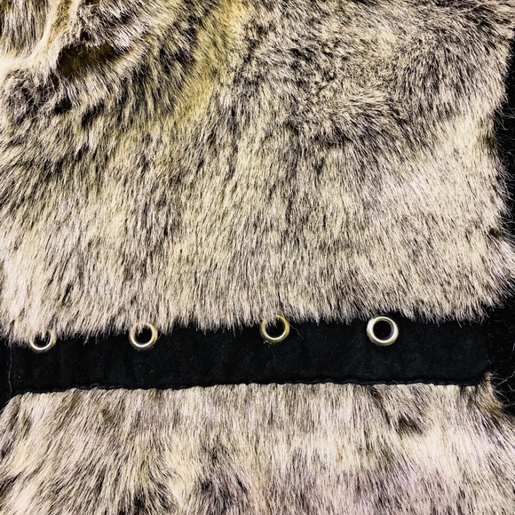 Fur West - Picture 3 of 4